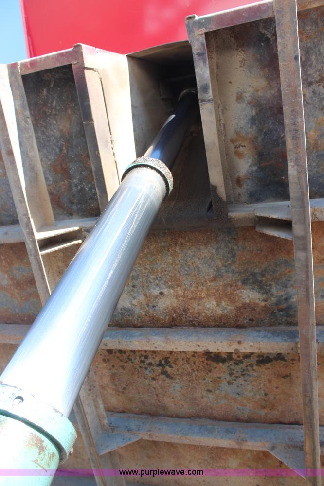 image for item H7756 1997 Ford F700 dump truck