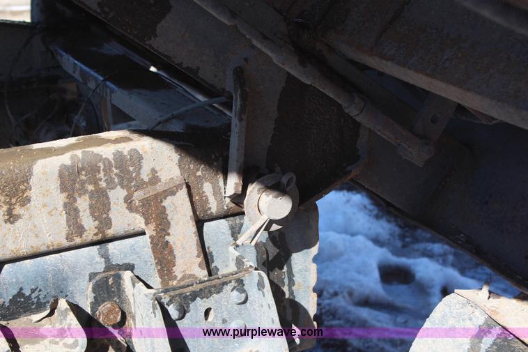 image for item H7756 1997 Ford F700 dump truck