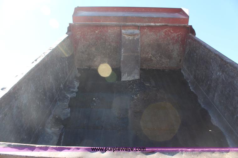 image for item H7756 1997 Ford F700 dump truck