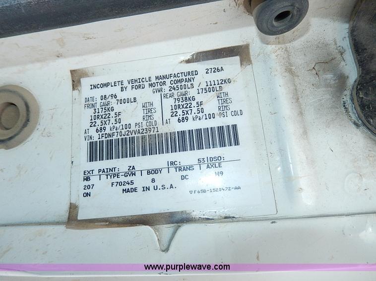 image for item H7756 1997 Ford F700 dump truck