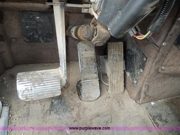 image for item H7796 1993 International 9200 semi truck