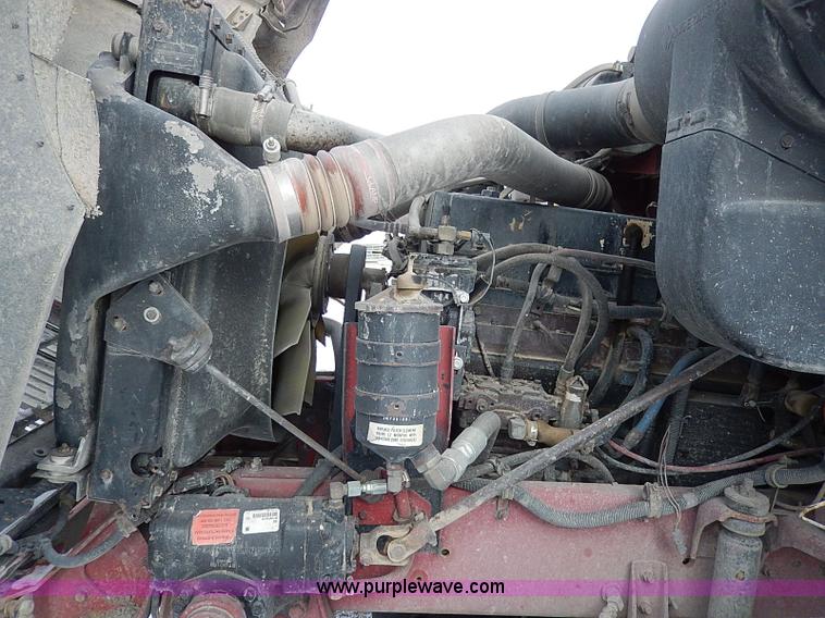 image for item H7796 1993 International 9200 semi truck