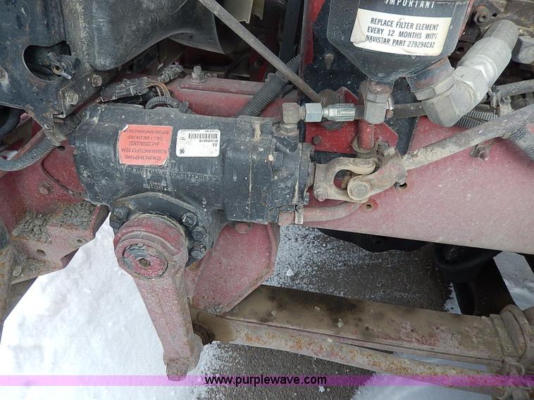 image for item H7796 1993 International 9200 semi truck