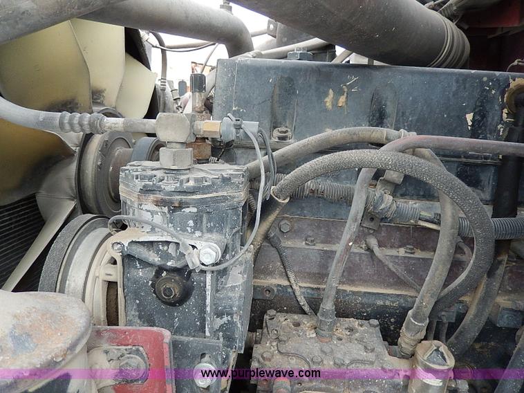 image for item H7796 1993 International 9200 semi truck