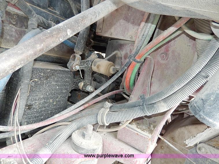 image for item H7796 1993 International 9200 semi truck