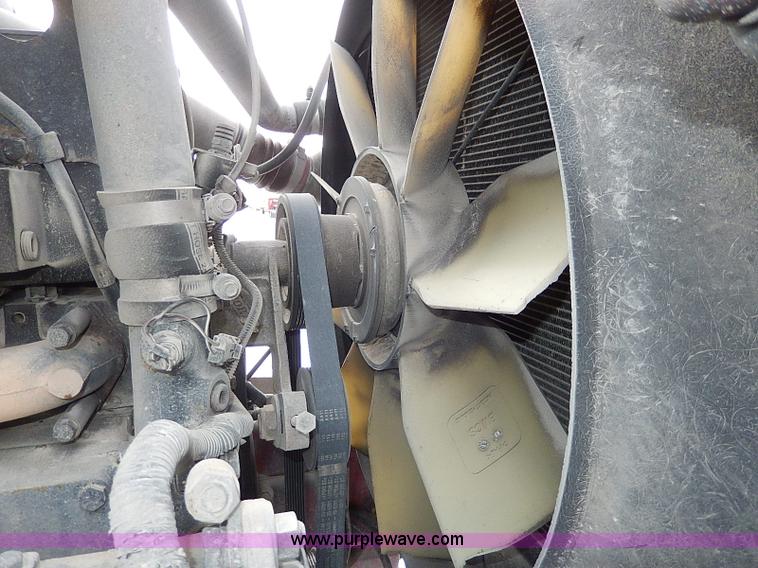 image for item H7796 1993 International 9200 semi truck