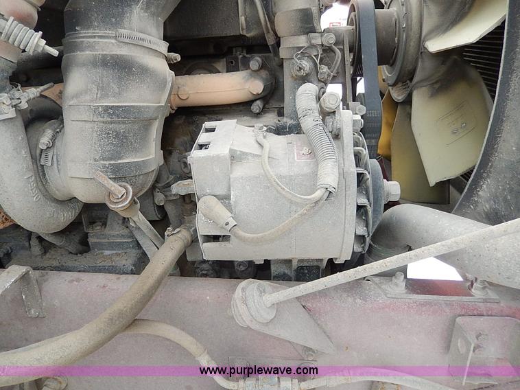 image for item H7796 1993 International 9200 semi truck