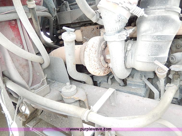 image for item H7796 1993 International 9200 semi truck