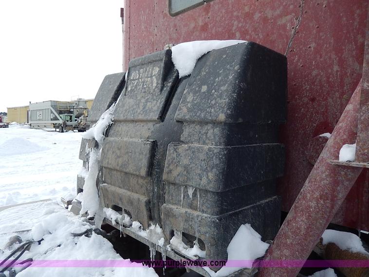 image for item H7796 1993 International 9200 semi truck