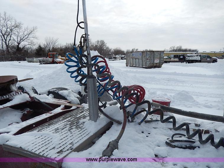 image for item H7796 1993 International 9200 semi truck