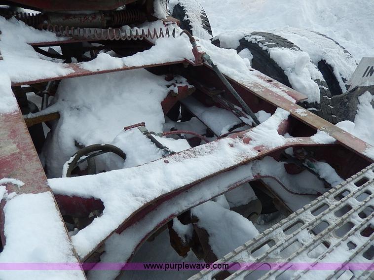 image for item H7796 1993 International 9200 semi truck