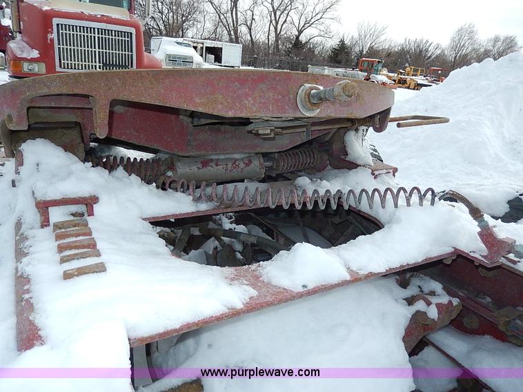 image for item H7796 1993 International 9200 semi truck