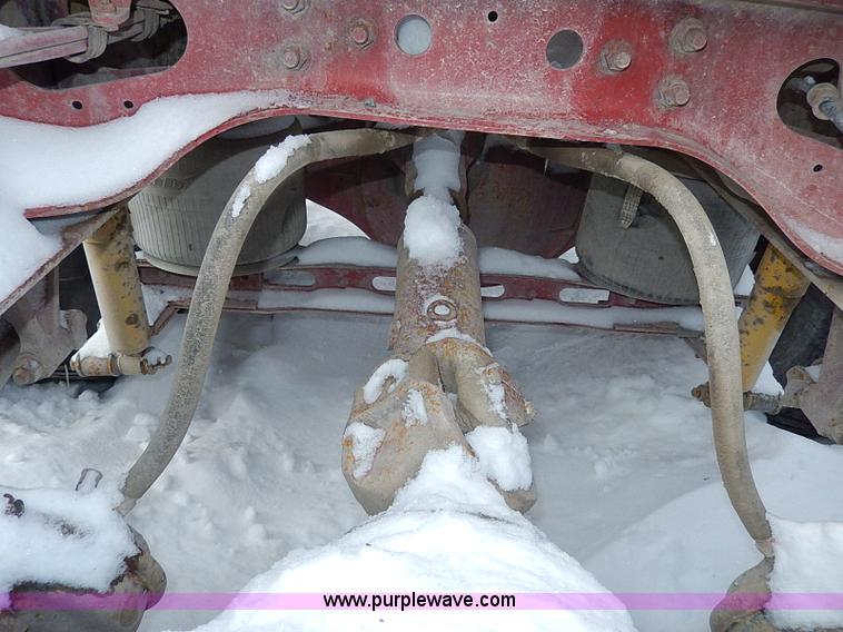 image for item H7796 1993 International 9200 semi truck