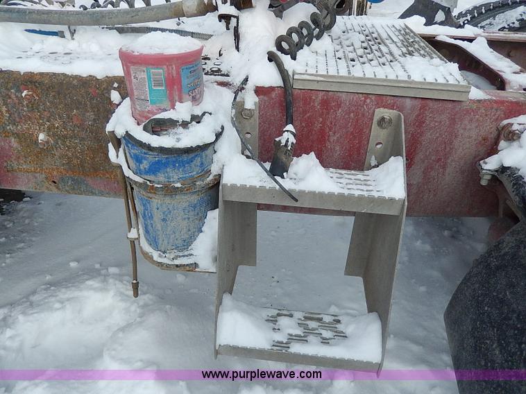 image for item H7796 1993 International 9200 semi truck