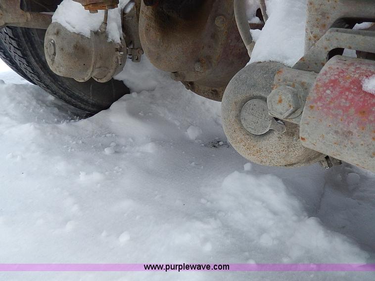 image for item H7796 1993 International 9200 semi truck