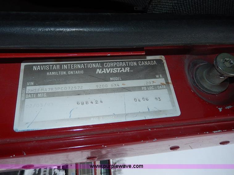 image for item H7796 1993 International 9200 semi truck