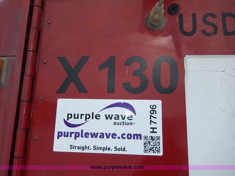 image for item H7796 1993 International 9200 semi truck