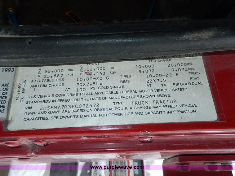 image for item H7796 1993 International 9200 semi truck