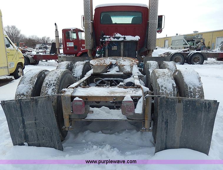 image for item H7806 1997 Ford LTL9000 semi truck