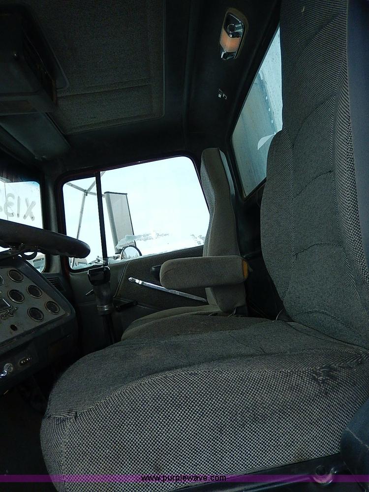 image for item H7806 1997 Ford LTL9000 semi truck