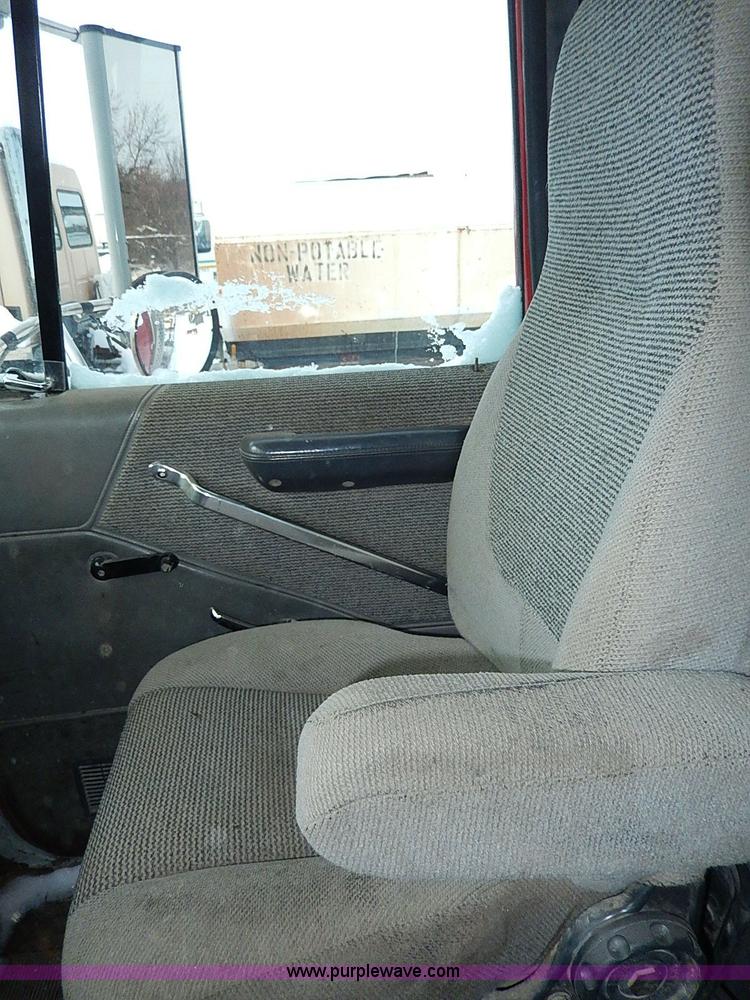 image for item H7806 1997 Ford LTL9000 semi truck