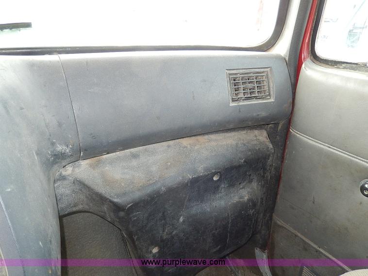 image for item H7806 1997 Ford LTL9000 semi truck