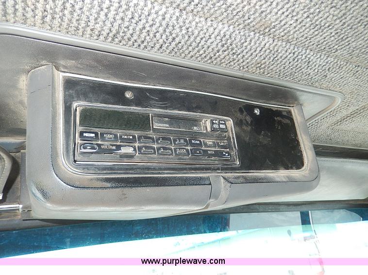 image for item H7806 1997 Ford LTL9000 semi truck