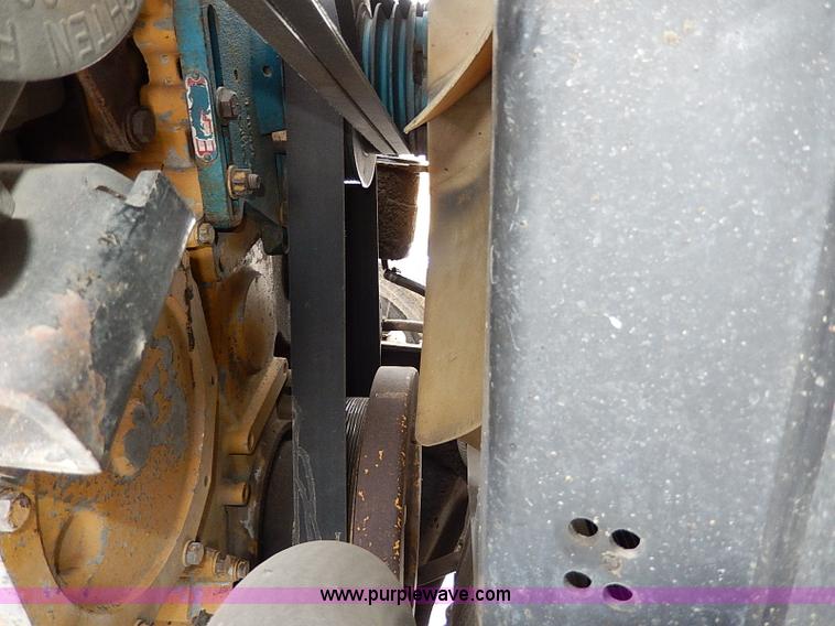 image for item H7806 1997 Ford LTL9000 semi truck