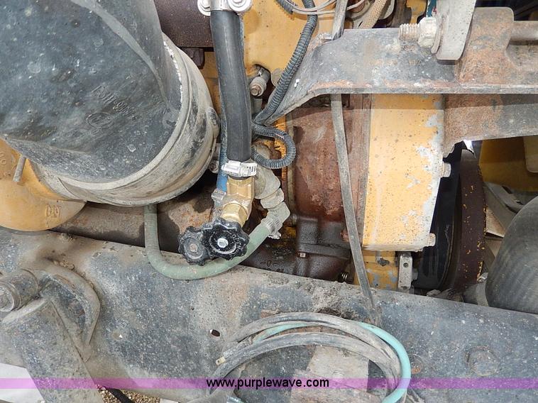 image for item H7806 1997 Ford LTL9000 semi truck