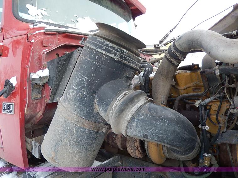 image for item H7806 1997 Ford LTL9000 semi truck