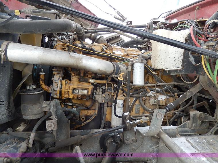 image for item H7806 1997 Ford LTL9000 semi truck