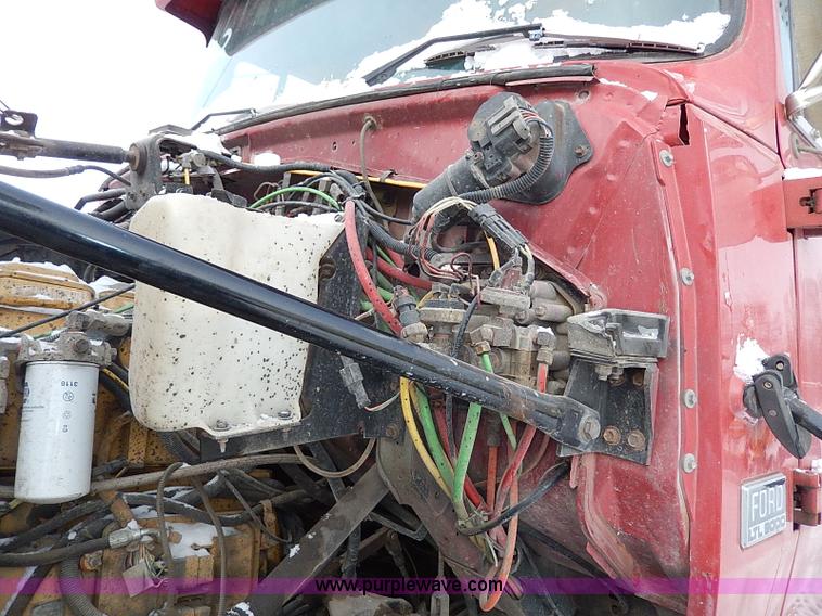 image for item H7806 1997 Ford LTL9000 semi truck