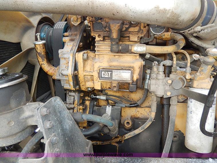 image for item H7806 1997 Ford LTL9000 semi truck