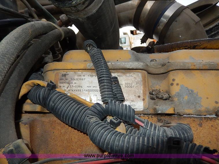 image for item H7806 1997 Ford LTL9000 semi truck