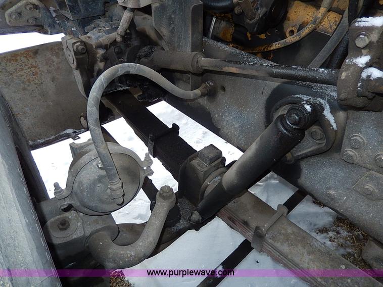 image for item H7806 1997 Ford LTL9000 semi truck