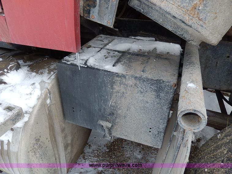 image for item H7806 1997 Ford LTL9000 semi truck