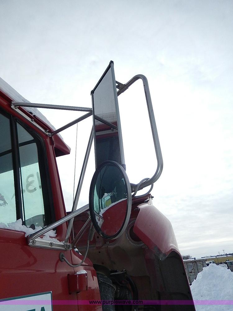 image for item H7806 1997 Ford LTL9000 semi truck