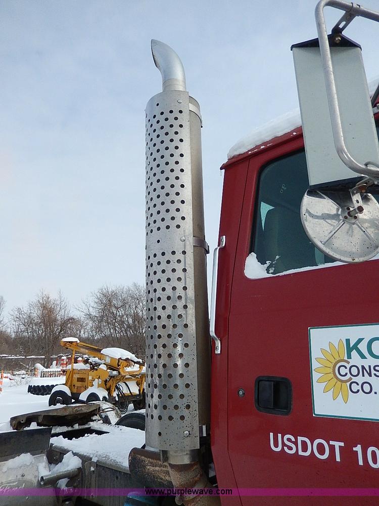 image for item H7806 1997 Ford LTL9000 semi truck