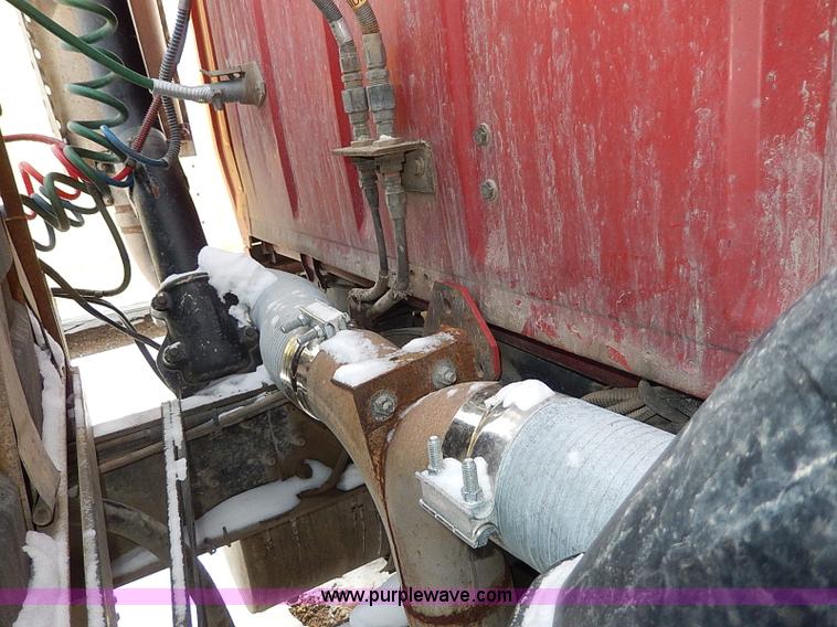 image for item H7806 1997 Ford LTL9000 semi truck