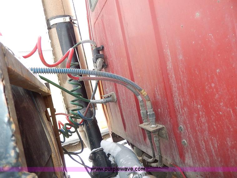 image for item H7806 1997 Ford LTL9000 semi truck