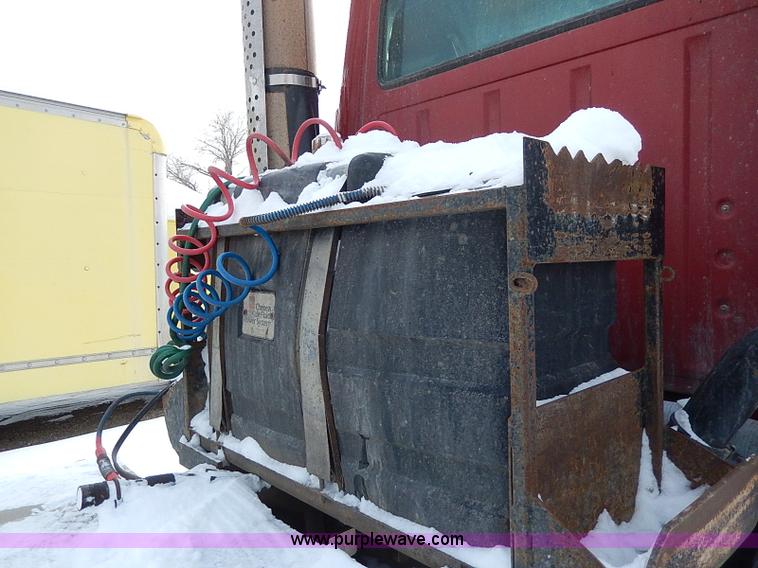 image for item H7806 1997 Ford LTL9000 semi truck