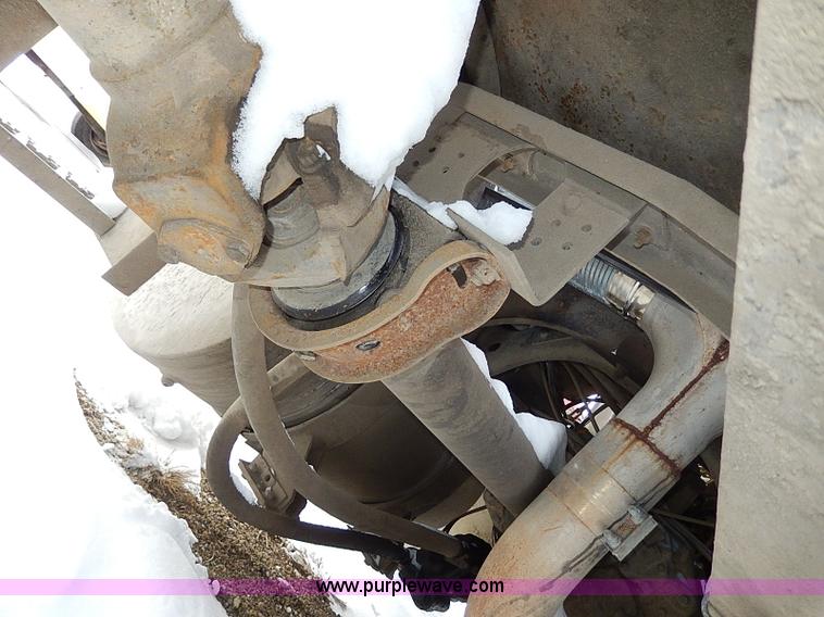 image for item H7806 1997 Ford LTL9000 semi truck