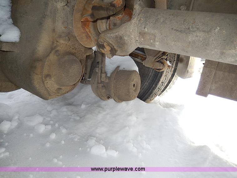 image for item H7806 1997 Ford LTL9000 semi truck