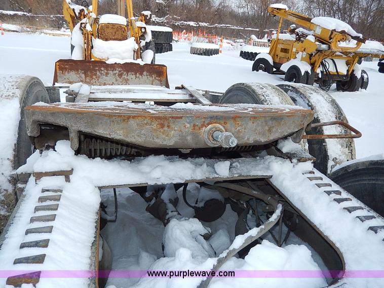 image for item H7806 1997 Ford LTL9000 semi truck