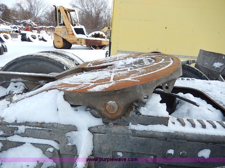 image for item H7806 1997 Ford LTL9000 semi truck