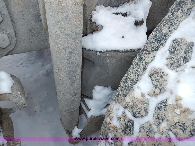 image for item H7806 1997 Ford LTL9000 semi truck