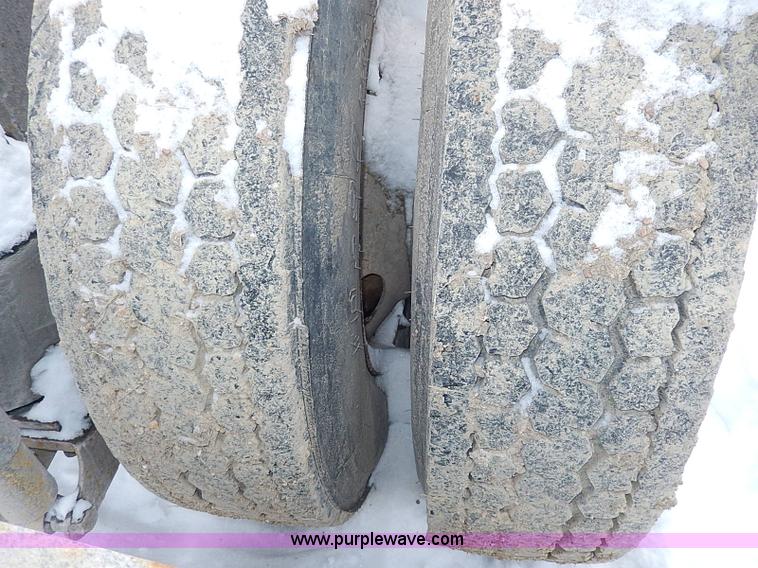 image for item H7806 1997 Ford LTL9000 semi truck