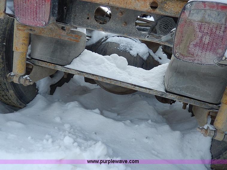 image for item H7806 1997 Ford LTL9000 semi truck