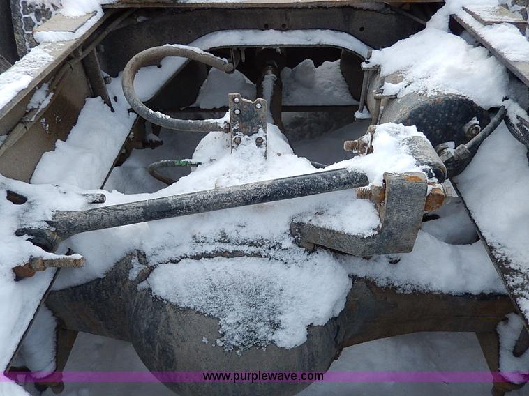 image for item H7806 1997 Ford LTL9000 semi truck