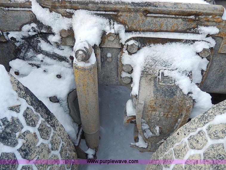 image for item H7806 1997 Ford LTL9000 semi truck